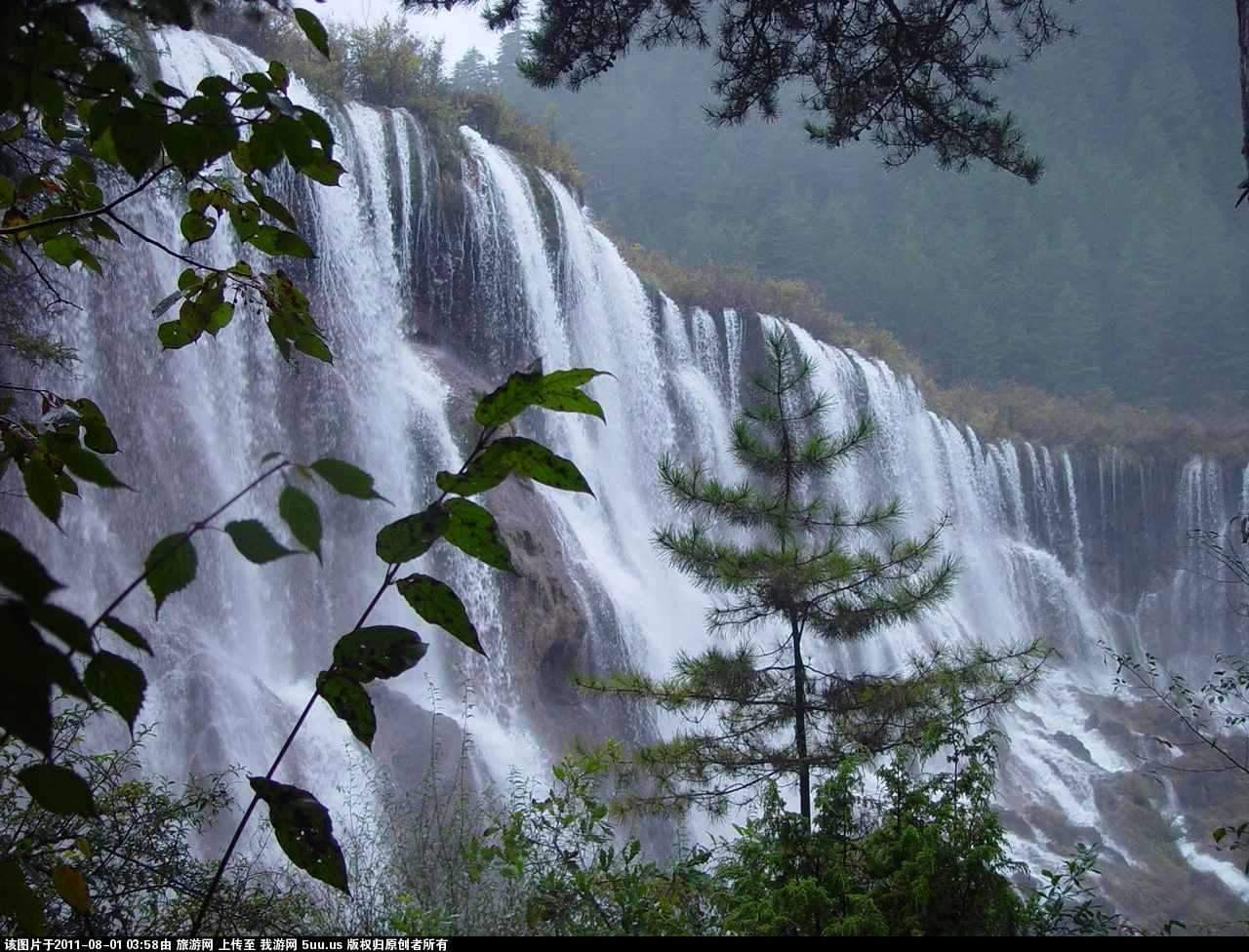 九寨沟诺日朗瀑布.jpg